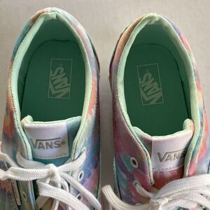 VANS Women’s Tie Dye Lace Up Shoes Size 6 NWOT